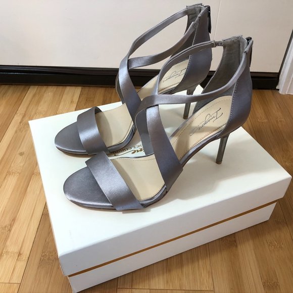 *NEW* Imagine Vince Camuto Grey Satin Pascal 8.5 - Picture 9 of 13
